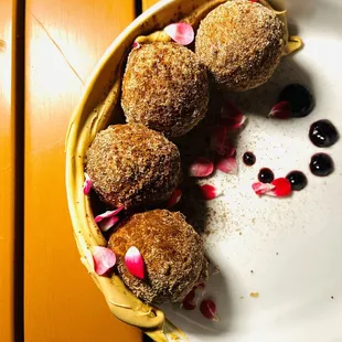 Zeppole dessert