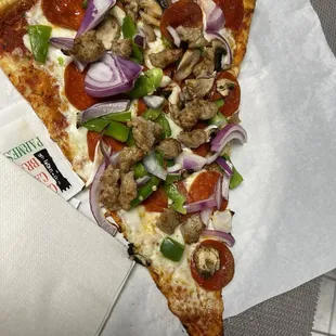 Excellent pizza definitely going back for more customer service flavor. Nothing else you wanna ask for highly recommend.
