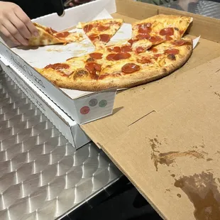 Large Pepperoni Pizza