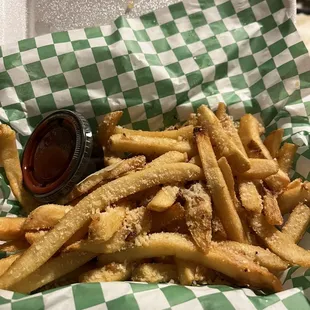 Garlic parm fries