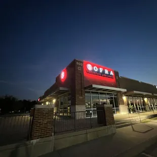 the outside of the restaurant