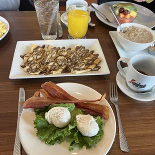 Poached eggs and bacon