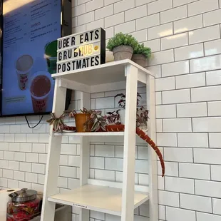 Delivery service available signage