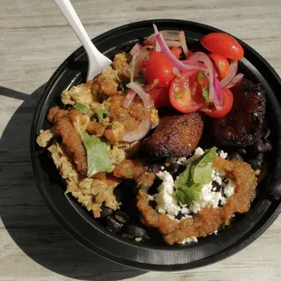 Chicken and rice with plantains