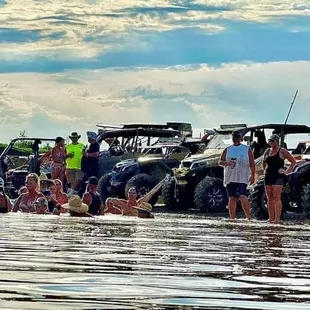 Ppl swimming in the river with their sxs's