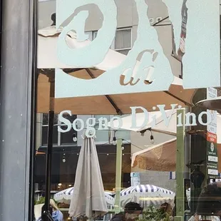 the outside of a restaurant