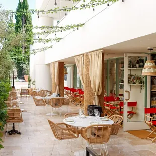 an outdoor dining area