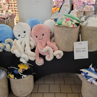 Cute Stuffed animals       !! Sidewalk sale!!!!