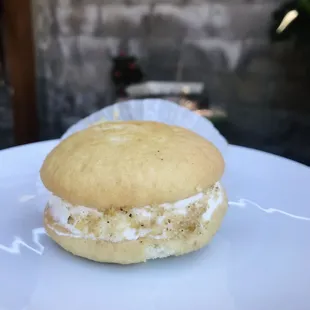Creamy bread pistachio - like a pistachio whoopie pie :)