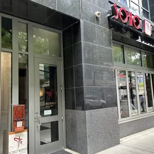 Entrance on N. College