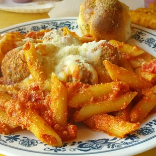 Had baked ziti and mozzarella sticks. It was delicious. We will be coming back for sure!