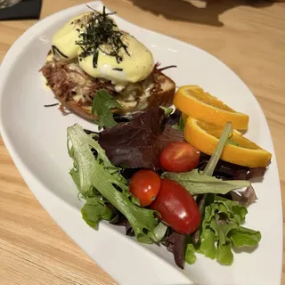 Kimchi Pulled Pork Benedict