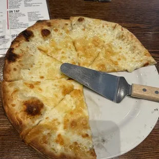 White cheese pizza