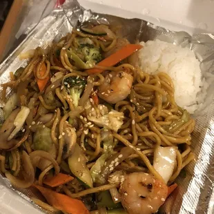 Shrimp yakisoba