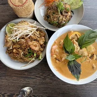 Khao Pad, Chicken and Shrimp Pad Thai and red curry chicken and shrimp