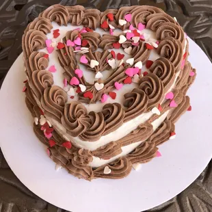 Valentine&apos;s Day ice cream cake