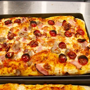 Meat Lovers Pizza - Bacon, Italian Sausage, Virginia ham, &amp; pepperoni