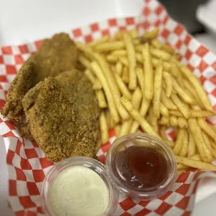 Catfish and fries .