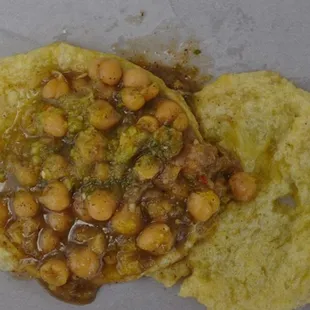 Doubles chickpea hot sauce cucumber chutney tam-bran sauce shado Beni sauce.