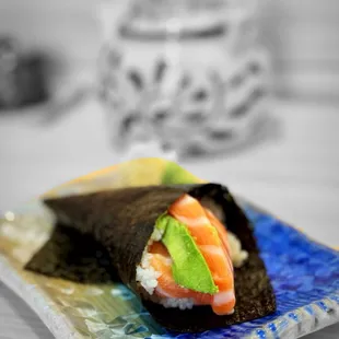 Salmon Avocado Handroll