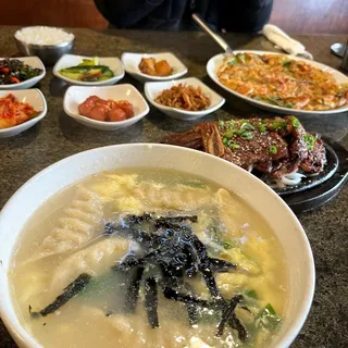 S10. Rice Cake and Mandu Soup
