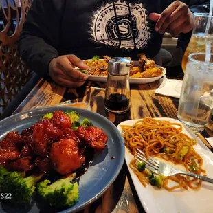 General tso shrimp and veggie lomein