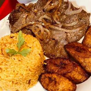 Bistec encebollado