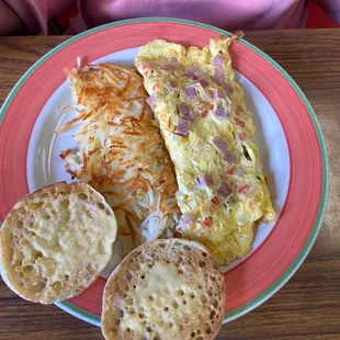 Western omelet with cheddar cheese