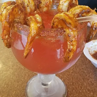 Michelada con camarones