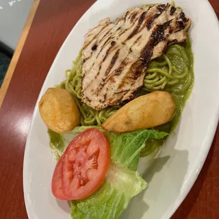 Tallarin verde con Pollo