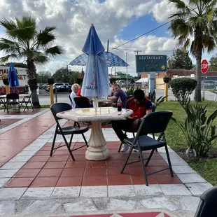 wo people sitting at a table