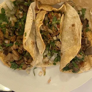Carnitas, pollo &amp; carne asap tacos