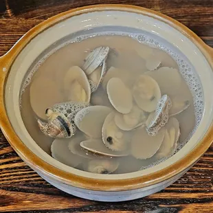 SAKE STEAMED CLAMS