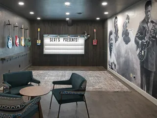 Sevy's Bar + Kitchen