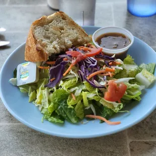 Side salad that comes with dinner plates Including the paella.