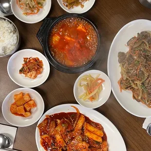 Kimchi jjigae, japchae, tteokbokki