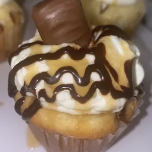 Twix cupcake