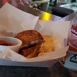This grilled chz was great, and under 5 bucks, like everything else on the menu!
