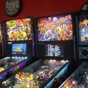 6 awesome and rare pinball games and signed with cards