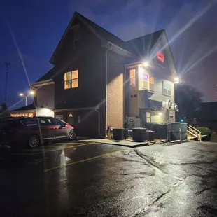 the outside of a restaurant at night