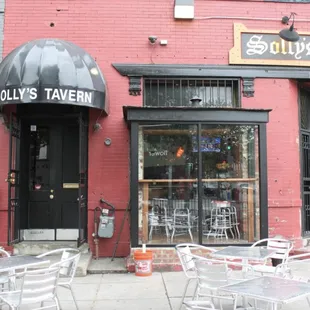 the outside of the restaurant