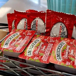 Condiments provided when ordering breakfast
