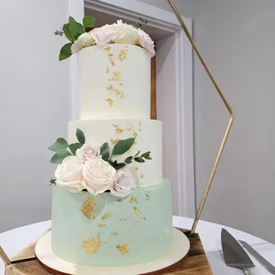 a three tiered wedding cake