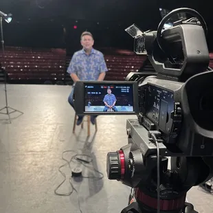 We produce business intervierws (B-roll), corporate seminars, award and sizzle reel videos.