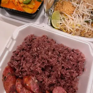 Pad Thai, hmong sausage, veggie with chicken curry.