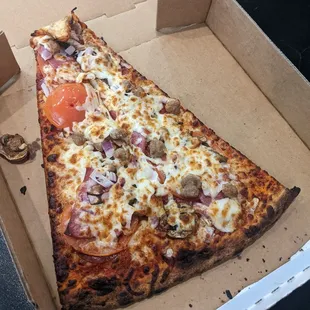 Soma pizza slice - had the texture of cardboard and was obviously reheated