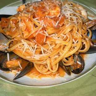 Seafood linguine