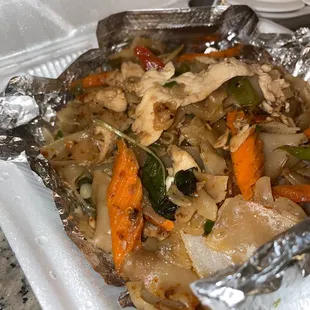 Drunken noodles with chicken
