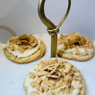 STUFFED CINNAMON TOAST CRUNCH COOKIE