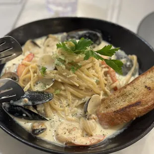 Seafood Cream Pasta
